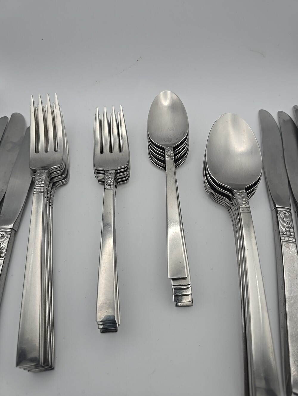 Oneida LTD Stainless Flatware Full Set Of 8 Knifes Forks And Spoons WMA ROGERS